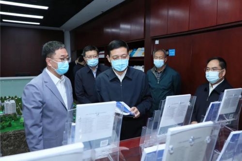 肖亞慶在中國電子信息產(chǎn)業(yè)發(fā)展研究院調研強調：深入學(xué)習貫徹五中全會(huì )精神 努力創(chuàng  )建國家一流高端智庫