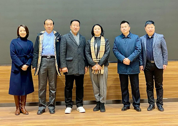 錦州市政協(xié)副主席、工商聯(lián)主席王秀錦蒞臨濱海電商基地考察調研