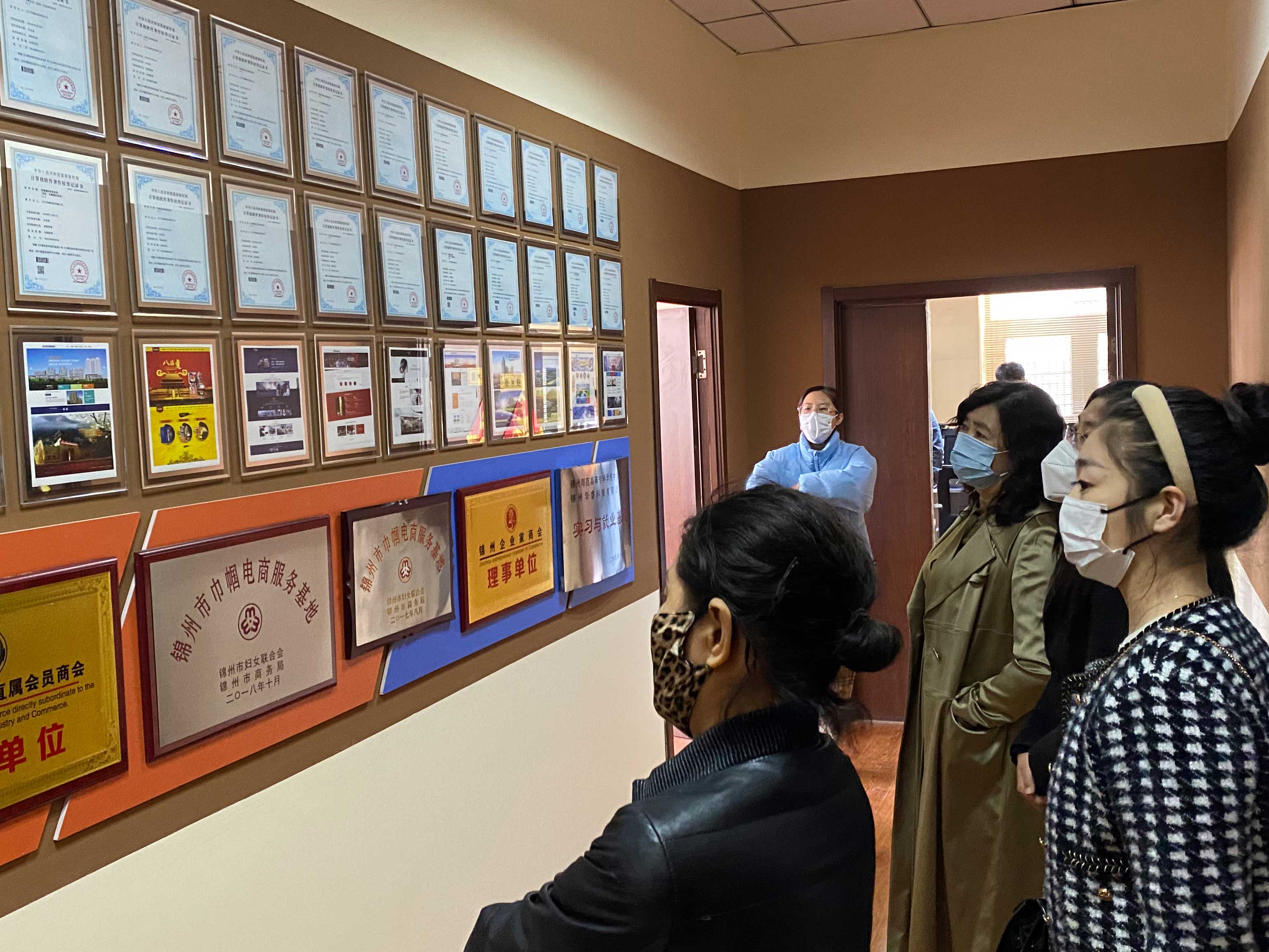 華?？萍季W(wǎng)站優(yōu)化公益性培訓講座